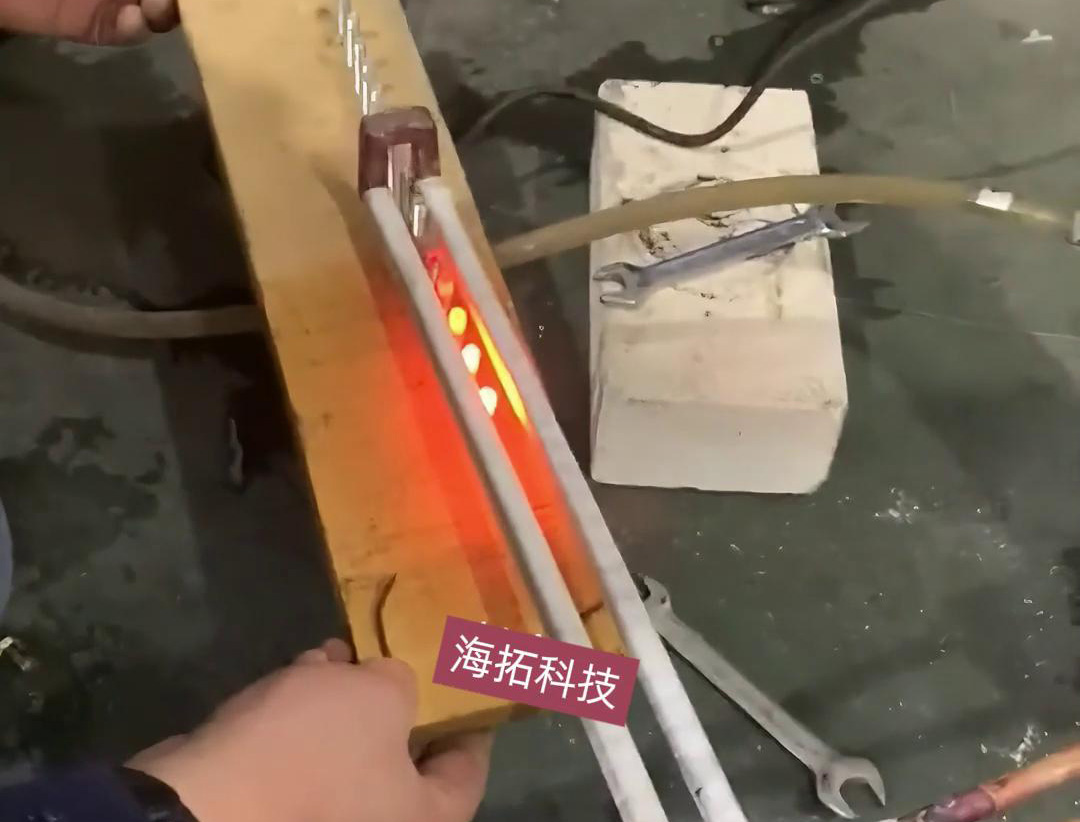 6mm端頭在線退火，采用高頻加熱機配合自動輸送帶實現(xiàn)均勻加熱退火