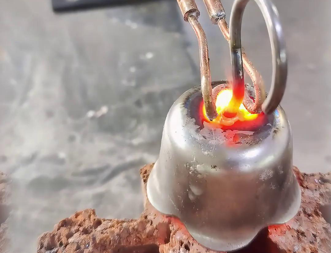 超高頻焊接機(jī)應(yīng)用于銅、鐵、鋁等各類同種或異種金屬材料的焊接