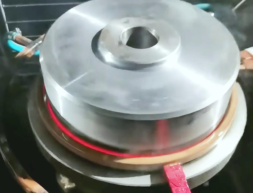 自動化淬火機床的應(yīng)用有助于企業(yè)提高生產(chǎn)效率、降低成本、提升產(chǎn)品質(zhì)量