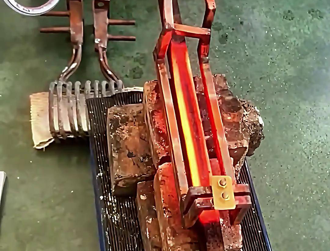 高頻感應(yīng)加熱機(jī)對25mm方鋼加熱測試，哪一種感應(yīng)加熱線圈會比較好