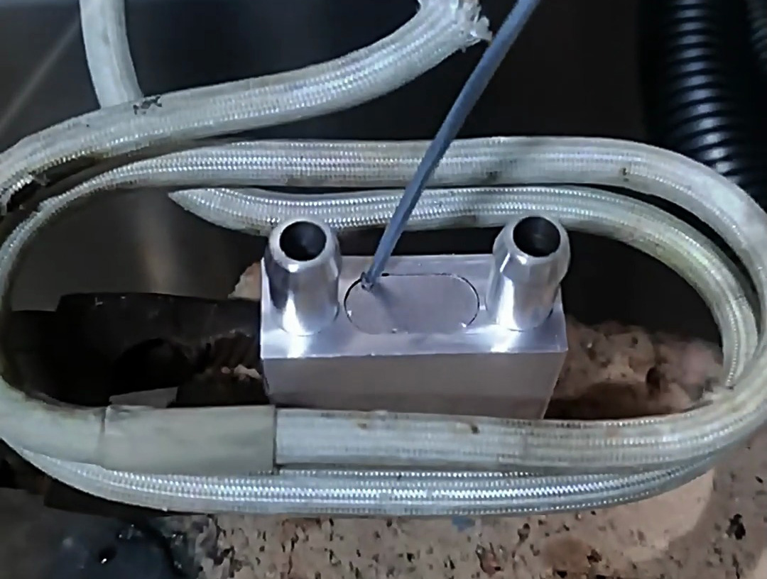 使用高頻焊機焊接鋁件，那么焊接鋁件就像喝水一樣簡單，簡單到有手就會