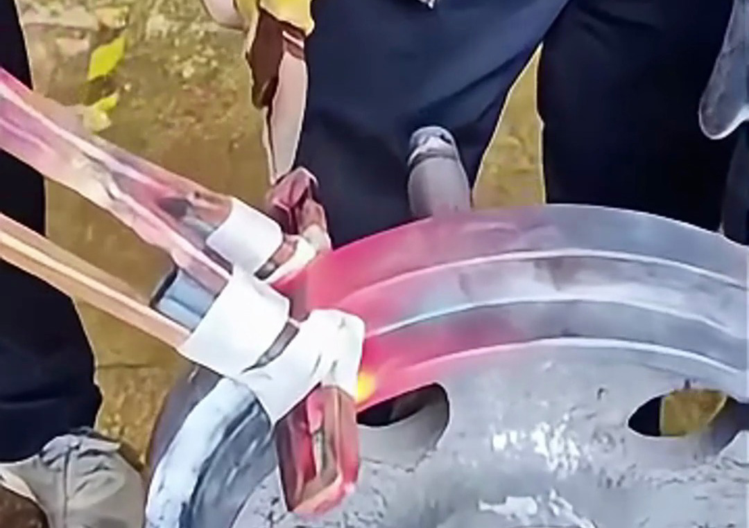 一種類行車輪表面淬火熱處理工藝測(cè)試，利用感應(yīng)加熱設(shè)備局部感應(yīng)熱處理工藝